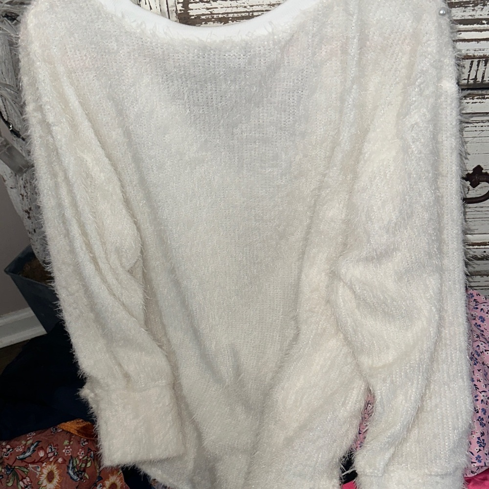 NWOT chic me Elegant V-Neck Sweater with Pearl Accents 3x poly spandex - Picture 2 of 8